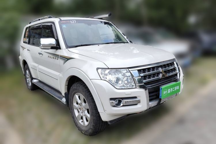 Used Mitsubishi Pajero 2016 3.0L Automatic Prestige Version China V Standard Front Right 45 Deg