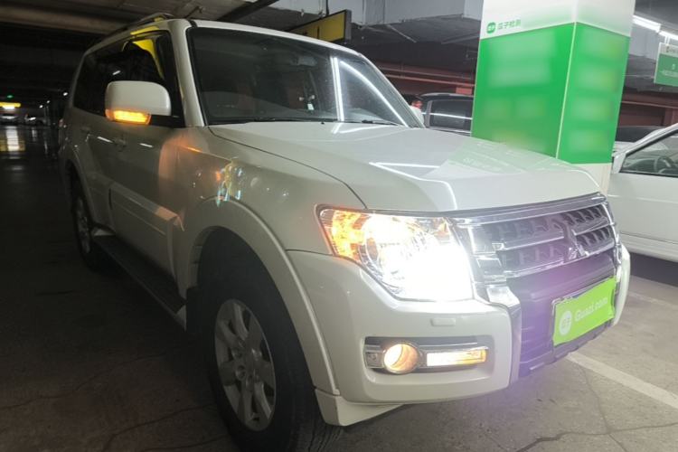 Used Mitsubishi Pajero 2016 3.0L Automatic Standard Version China IV Standard Front Right 45 Deg