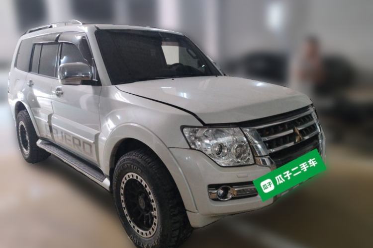 Used Mitsubishi Pajero 2016 3.0L Automatic Prestige Version China V Standard Front Right 45 Deg