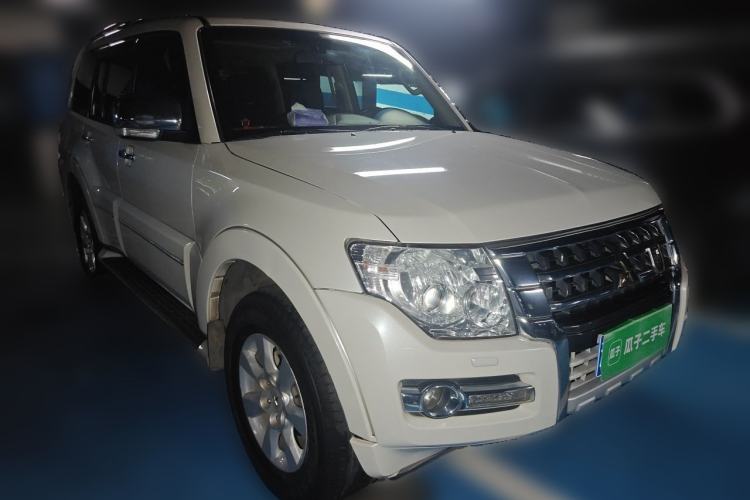 Used Mitsubishi Pajero 2016 3.0L Automatic Prestige Version China IV Standard Front Right 45 Deg