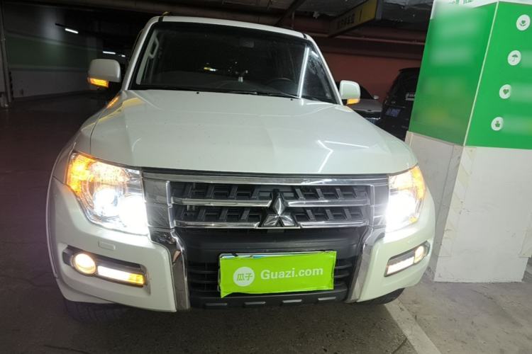 Used Mitsubishi Pajero 2016 3.0L Automatic Standard Version China IV Standard Front