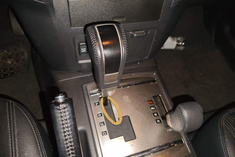 Used Mitsubishi Pajero 2016 3.0L Automatic Prestige Version China V Standard Gear Lever