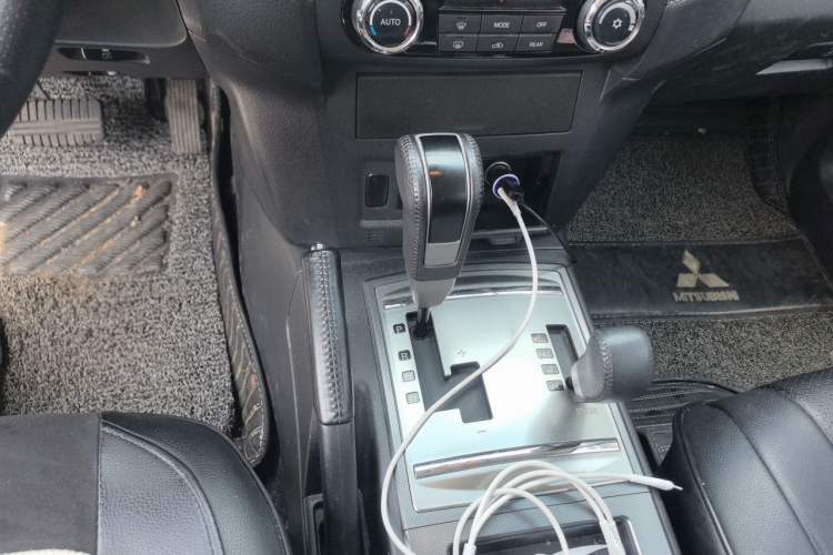 Used Mitsubishi Pajero 2016 3.0L Automatic Standard Version China V Standard Gear Lever