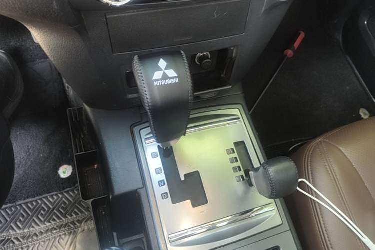 Used Mitsubishi Pajero 2016 3.0L Automatic Standard Version China V Standard Gear Lever