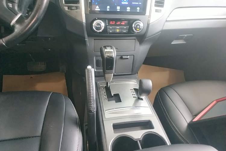 Used Mitsubishi Pajero 2016 3.0L Automatic Standard Version China V Standard Gear Lever