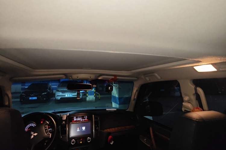 Used Mitsubishi Pajero 2016 3.0L Automatic Standard Version China V Standard Headliner