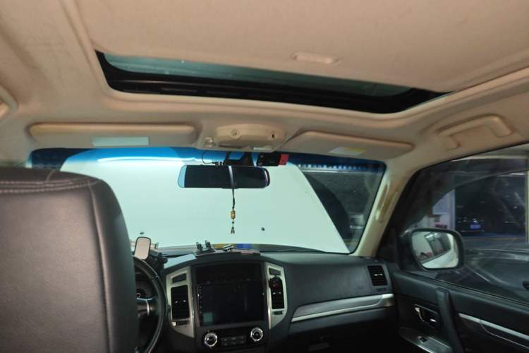 Used Mitsubishi Pajero 2016 3.0L Automatic Prestige Version China V Standard Headliner