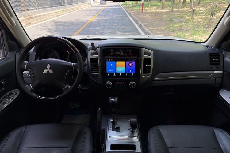 Used Mitsubishi Pajero 2016 3.0L Automatic Prestige Version China V Standard Interior 1