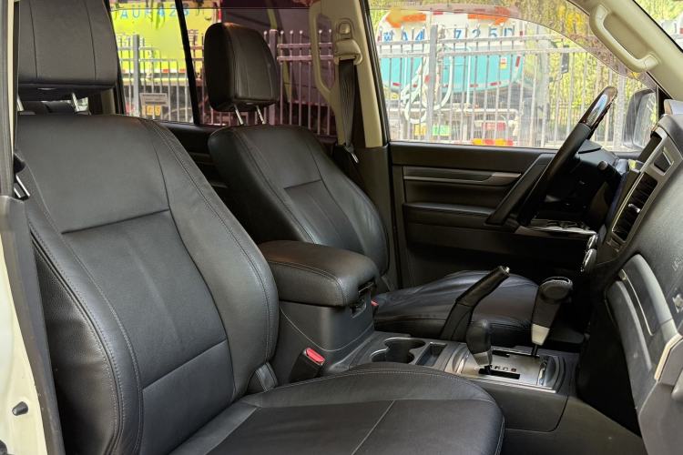 Used Mitsubishi Pajero 2016 3.0L Automatic Prestige Version China V Standard Interior 8