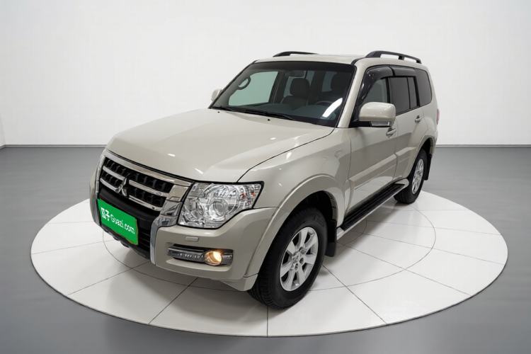 Used Mitsubishi Pajero 2016 3.0L Automatic Standard Version China V Standard Guazi used car, China used car export, Used car for sale, Used  cars, Cheapest cars for sale