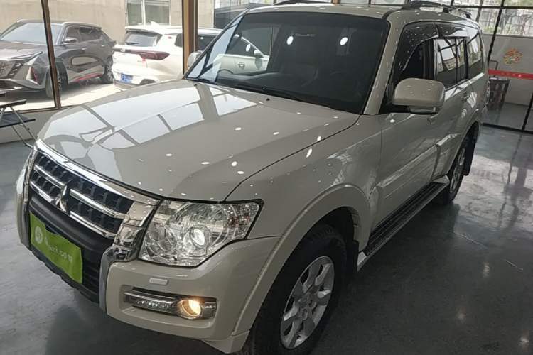 Used Mitsubishi Pajero 2016 3.0L Automatic Standard Version China V Standard Guazi used car, China used car export, Used car for sale, Used Mitsubishi cars, Cheapest cars for sale