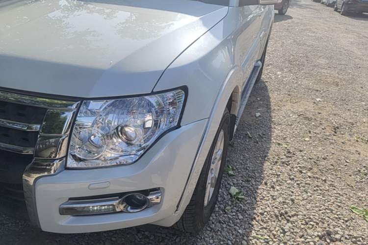 Used Mitsubishi Pajero 2016 3.0L Automatic Standard Version China V Standard Left Front Headlight