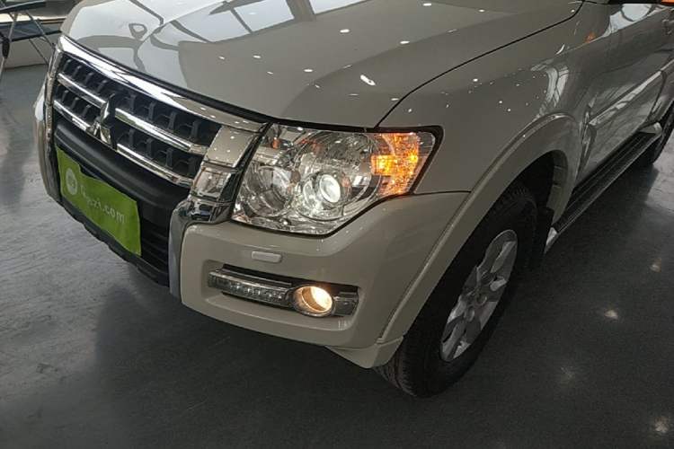 Used Mitsubishi Pajero 2016 3.0L Automatic Standard Version China V Standard Left Front Headlight