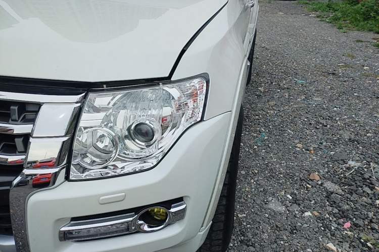 Used Mitsubishi Pajero 2016 3.0L Automatic Prestige Version China V Standard Left Front Headlight