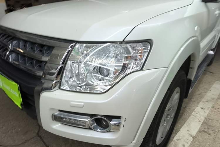 Used Mitsubishi Pajero 2016 3.0L Automatic Standard Version China IV Standard Left Front Headlight