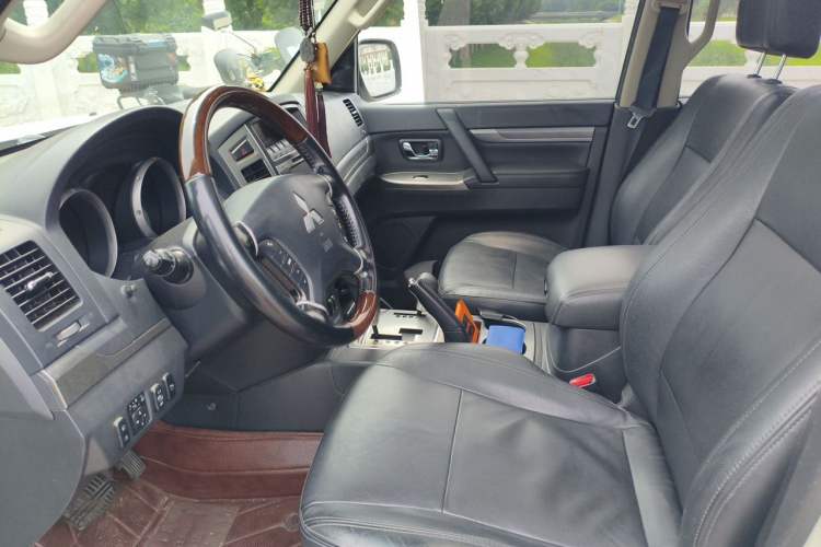 Used Mitsubishi Pajero 2016 3.0L Automatic Prestige Version China V Standard Left Front Seat