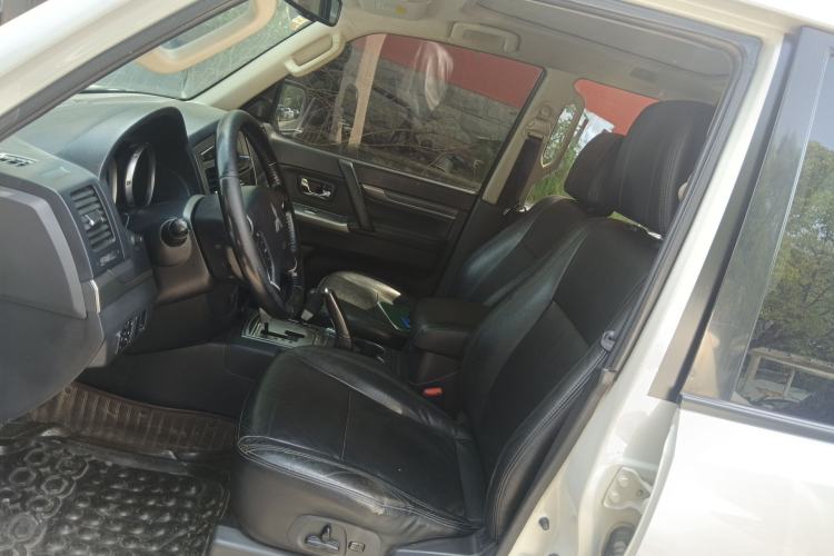 Used Mitsubishi Pajero 2016 3.0L Automatic Luxury Edition China IV Left Front Seat