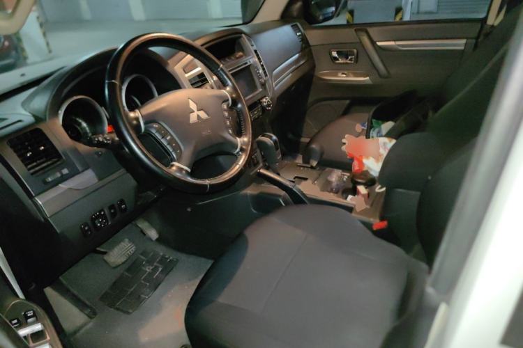 Used Mitsubishi Pajero 2016 3.0L Automatic Standard Version China V Standard Left Front Seat