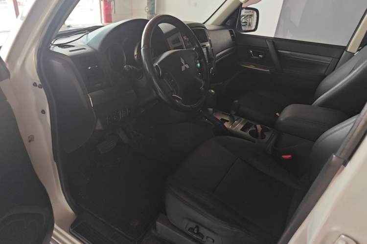 Used Mitsubishi Pajero 2016 3.0L Automatic Prestige Version China V Standard Left Front Seat