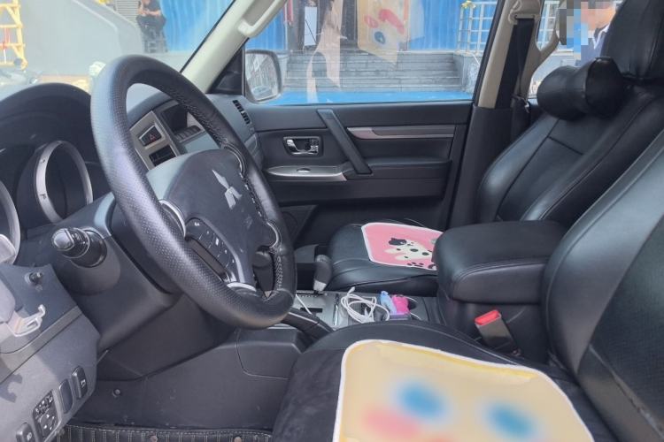 Used Mitsubishi Pajero 2016 3.0L Automatic Standard Version China V Standard Left Front Seat