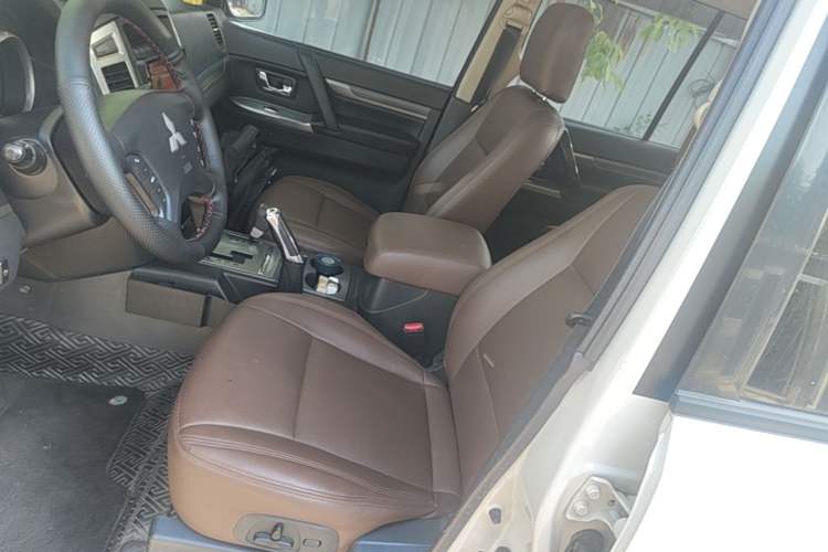 Used Mitsubishi Pajero 2016 3.0L Automatic Standard Version China V Standard Left Front Seat
