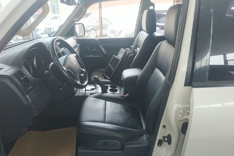 Used Mitsubishi Pajero 2016 3.0L Automatic Standard Version China V Standard Left Front Seat