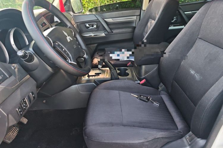 Used Mitsubishi Pajero 2016 3.0L Automatic Standard Version China V Standard Left Front Seat