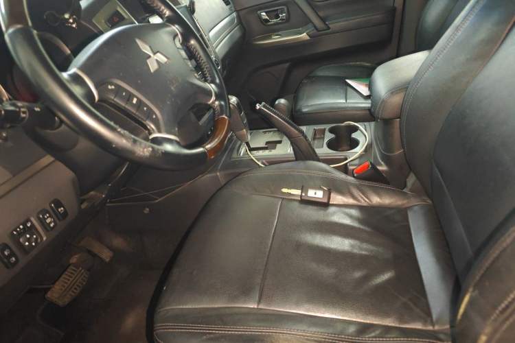 Used Mitsubishi Pajero 2016 3.0L Automatic Prestige Version China V Standard Left Front Seat