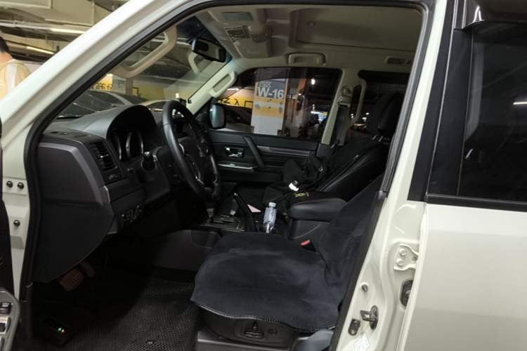 Used Mitsubishi Pajero 2016 3.0L Automatic Standard Version China IV Standard Left Front Seat