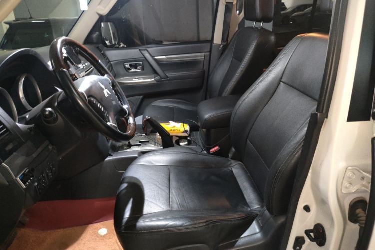 Used Mitsubishi Pajero 2016 3.0L Automatic Prestige Version China V Standard Left Front Seat