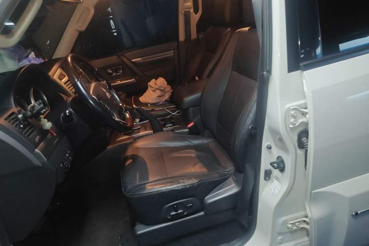Used Mitsubishi Pajero 2016 3.0L Automatic Prestige Version China IV Standard Left Front Seat