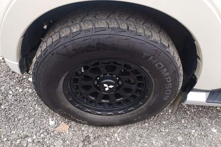 Used Mitsubishi Pajero 2016 3.0L Automatic Prestige Version China V Standard Left Front Wheel Hub