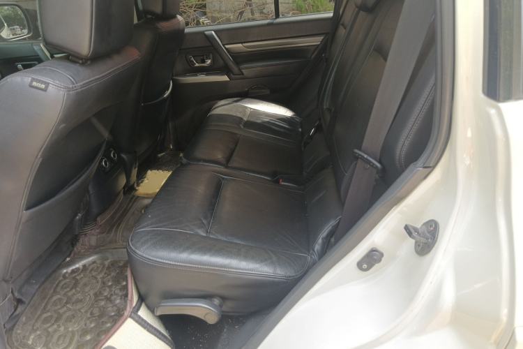 Used Mitsubishi Pajero 2016 3.0L Automatic Luxury Edition China IV Left Rear Seat