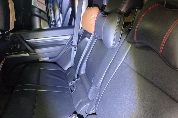 Used Mitsubishi Pajero 2016 3.0L Automatic Prestige Version China V Standard Left Rear Seat