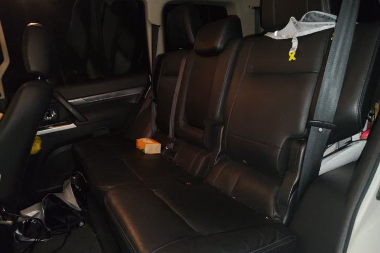 Used Mitsubishi Pajero 2016 3.0L Automatic Prestige Version China V Standard Left Rear Seat