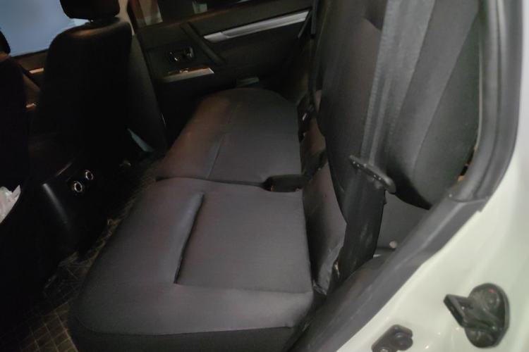 Used Mitsubishi Pajero 2016 3.0L Automatic Standard Version China V Standard Left Rear Seat