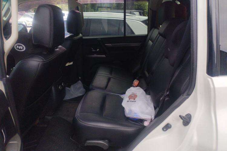 Used Mitsubishi Pajero 2016 3.0L Automatic Standard Version China V Standard Left Rear Seat