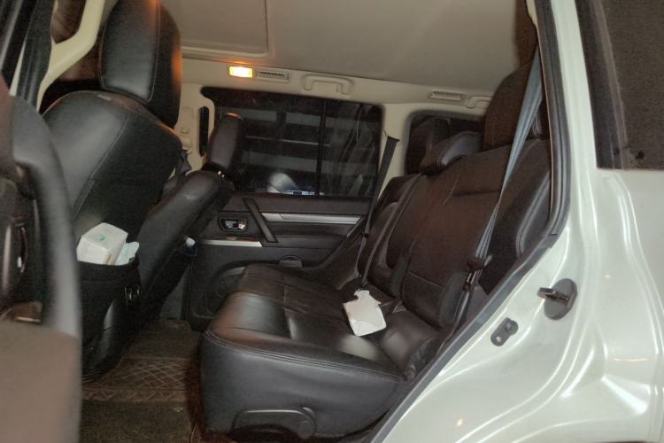Used Mitsubishi Pajero 2016 3.0L Automatic Prestige Version China V Standard Left Rear Seat