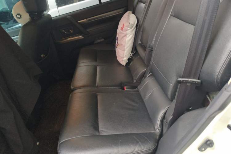 Used Mitsubishi Pajero 2016 3.0L Automatic Luxury Version China V Standard Left Rear Seat