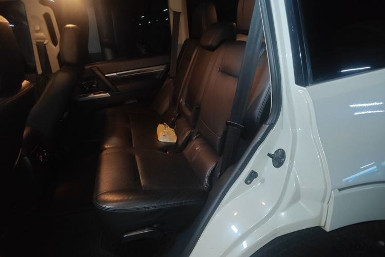 Used Mitsubishi Pajero 2016 3.0L Automatic Prestige Version China IV Standard Left Rear Seat