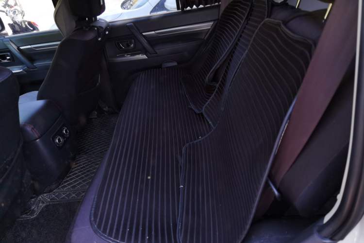 Used Mitsubishi Pajero 2016 3.0L Automatic Standard Version China V Standard Left Rear Seat