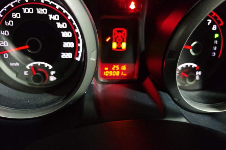 Used Mitsubishi Pajero 2016 3.0L Automatic Prestige Version China V Standard Odometer Close Up