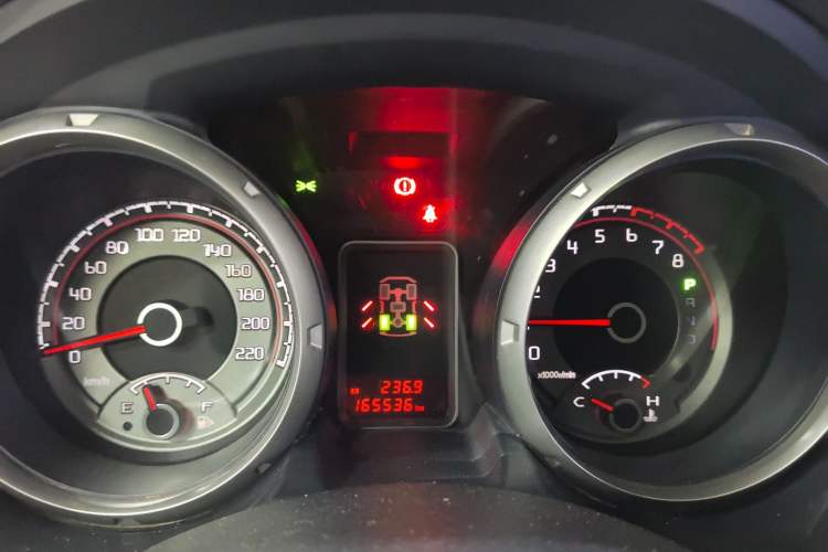 Used Mitsubishi Pajero 2016 3.0L Automatic Prestige Version China V Standard Odometer Close Up