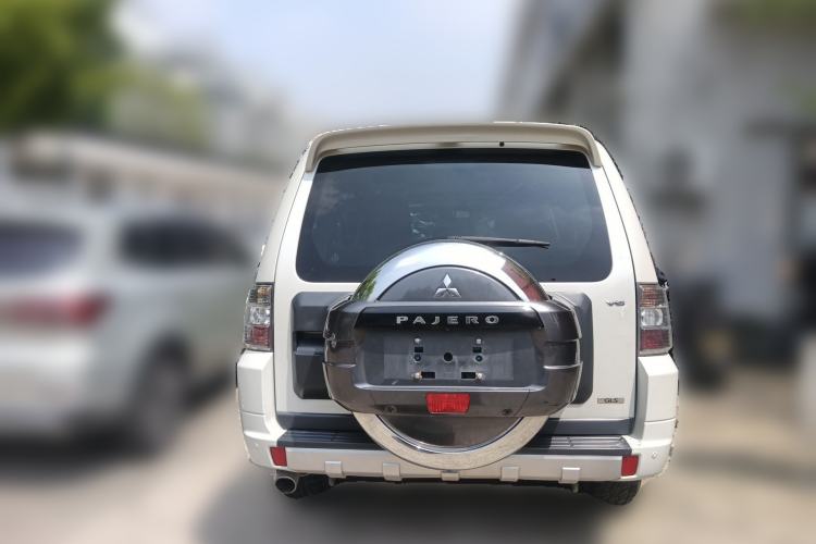 Used Mitsubishi Pajero 2016 3.0L Automatic Luxury Edition China IV Rear