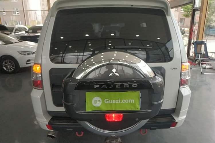 Used Mitsubishi Pajero 2016 3.0L Automatic Standard Version China V Standard Rear