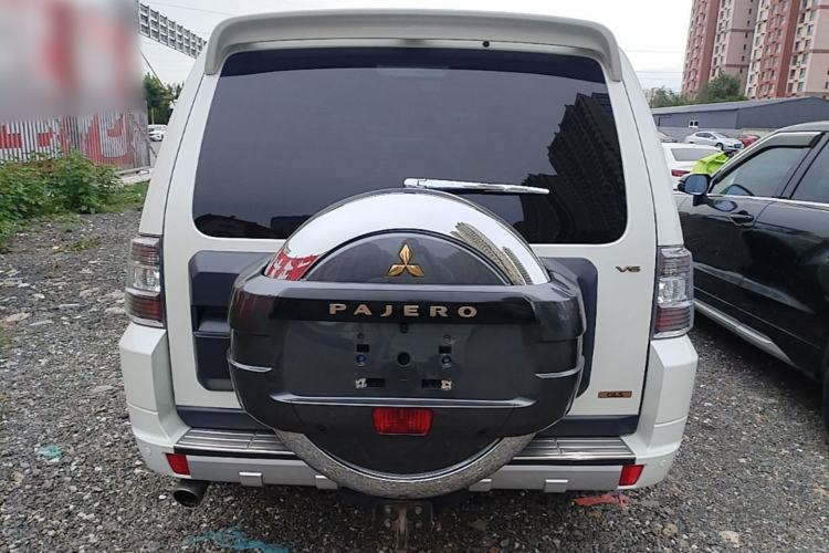 Used Mitsubishi Pajero 2016 3.0L Automatic Prestige Version China V Standard Rear