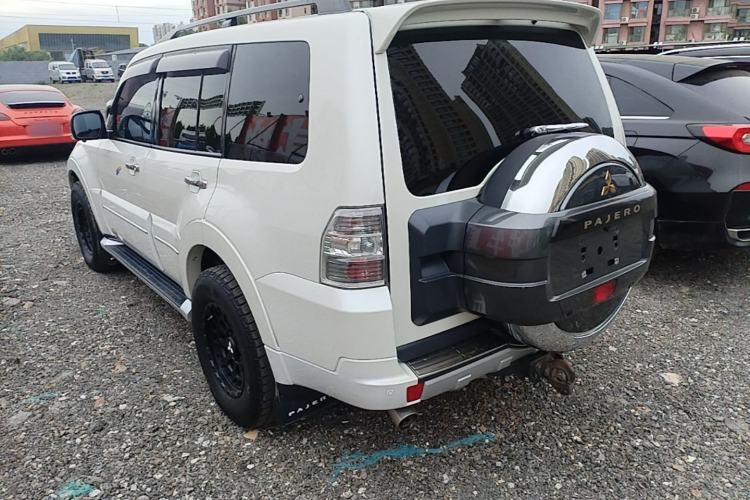 Used Mitsubishi Pajero 2016 3.0L Automatic Prestige Version China V Standard Rear Left 45 Deg
