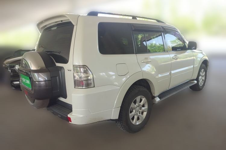 Used Mitsubishi Pajero 2016 3.0L Automatic Standard Version China IV Standard Rear Right 45 Deg