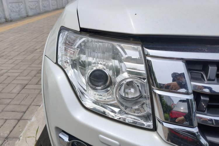 Used Mitsubishi Pajero 2016 3.0L Automatic Prestige Version China V Standard Right Front Headlight