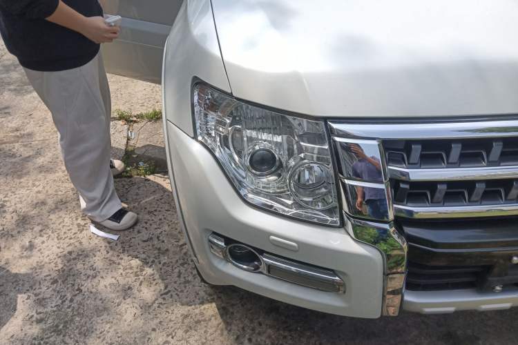 Used Mitsubishi Pajero 2016 3.0L Automatic Luxury Edition China IV Right Front Headlight